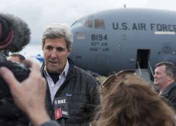 Should John Kerry Be Forced to Fly Commercial?