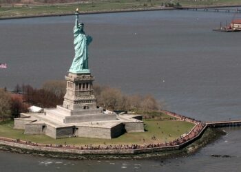 Support Sony’s refusal to remove the Statue of Liberty from Spiderman?
