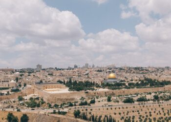 Should Jews be prevented from visiting and praying in their holiest place?