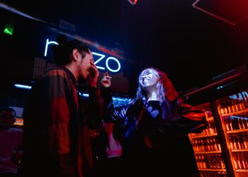 Do you think staring without consent should be illegal?