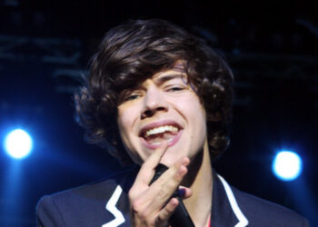 Did Harry Styles spit on Chris Pine?