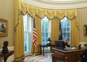 Trump Tells Who To Shut Up In Oval Office?