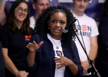 Media Makes Trump-Hater Crockett Cry