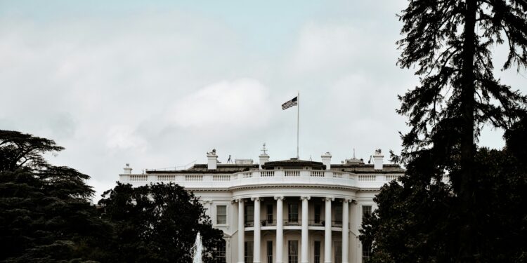 Video: Strange Object Flies Out of Trump White House