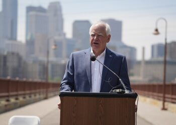 Trump-Hating Governor Makes Total Fool Of Himself