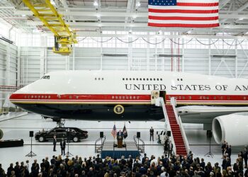 Trump To Keep Using Qatar Jet Despite Security Concerns, You Support This?