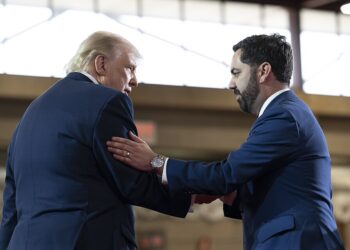 Top Republican Picks A Fight With Trump