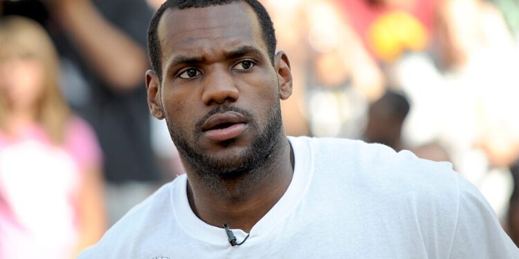 NBA Legend Sides With Trump Over LeBron James